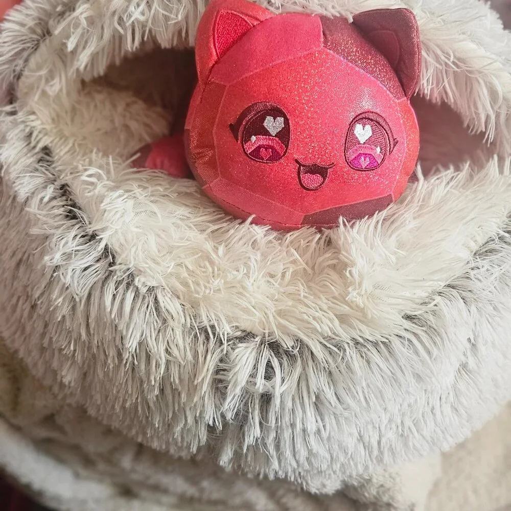 Hooded pet bed ( Mee meow not included)
